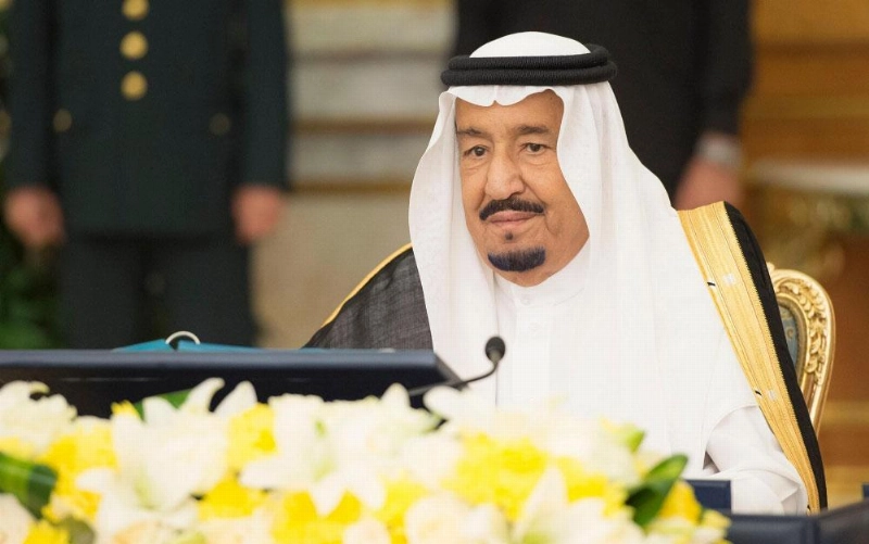 الملك سلمان مترئسا جلسة مجلس الوزراء أمس (واس)