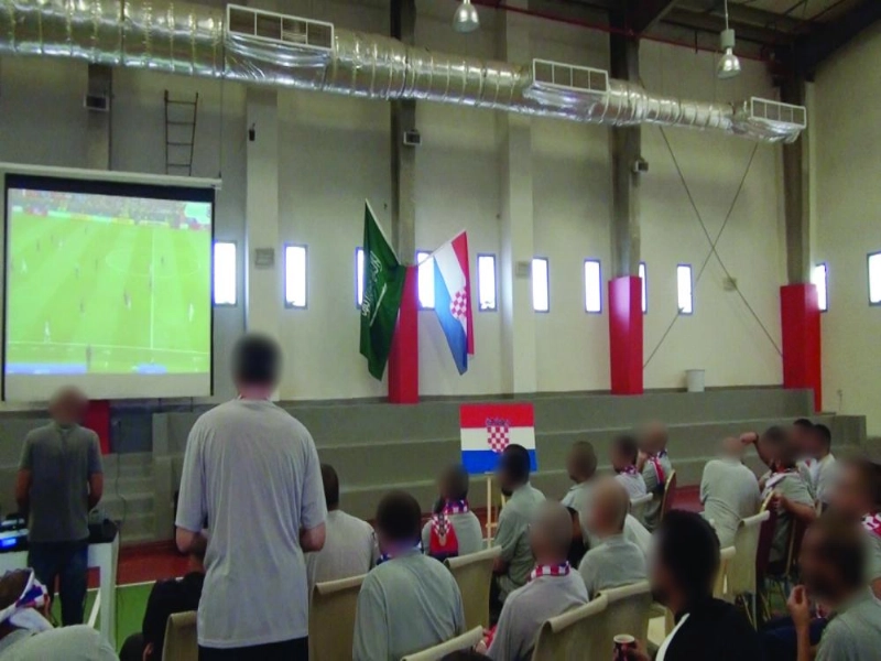 نزلاء سجن ذهبان خلال مشاهدة نهائي كأس العالم (مكة)