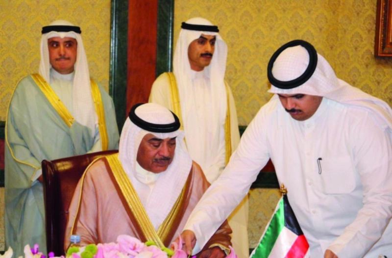 الشيخ صباح خالد أثناء التوقيع
