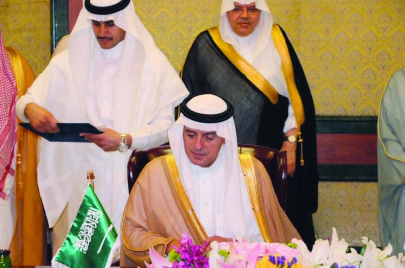 عادل الجبير يوقع الاتفاقية
