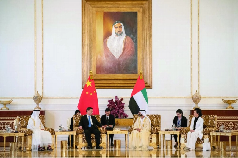 epa06898784 A handout photo made available by Emirates News Agency (WAM) shows Sheikh Mohammed bin Rashid Al Maktoum (3-R), Vice President and Prime Minister of the UAE and Ruler of Dubai and Sheikh Mohamed bin Zayed Al Nahyan(L), Crown Prince of Abu Dhabi and Deputy Supreme Commander of the UAE Armed Forces welcoming Chinese president HE Xi Jinping, (2-L) with his wife Chinese first lady Peng Liyuan (R) upon their arrival to Abu Dhabi at at the Presidential Airport in Abu Dhabi United Arab Emirates, 19 July 2018. EPA/EMIRATES NEWS AGENCY / HANDOUT HANDOUT HANDOUT EDITORIAL USE ONLY/NO SALES