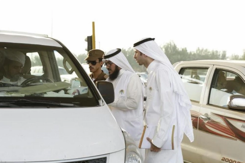 فرق وزارة العمل خلال موسم حج سابق (تويتر)