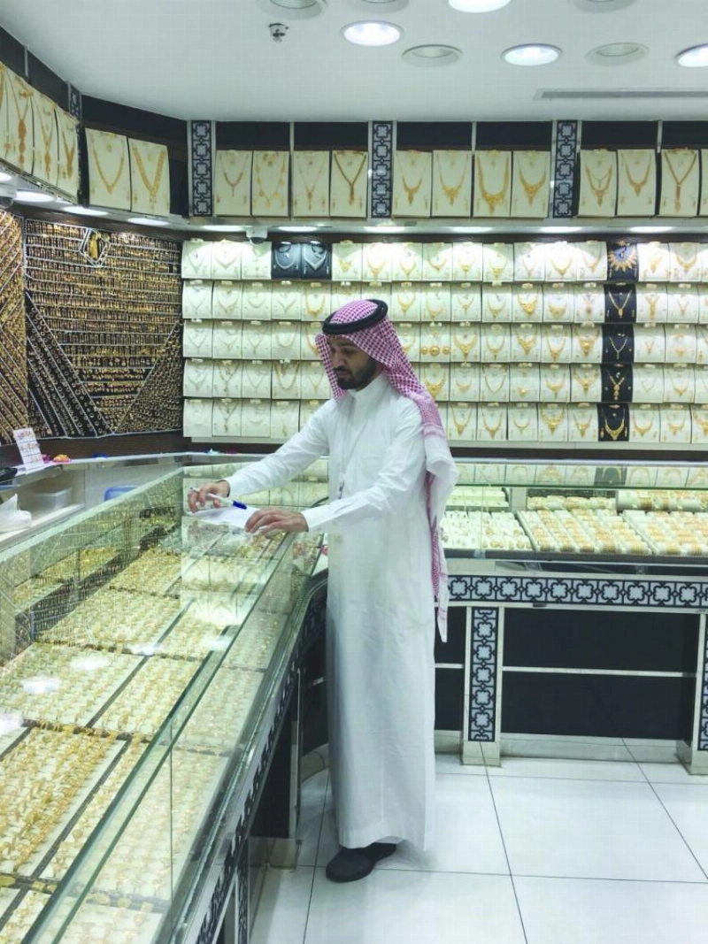 ممثل العمل أثناء الحملة (وزارة العمل)