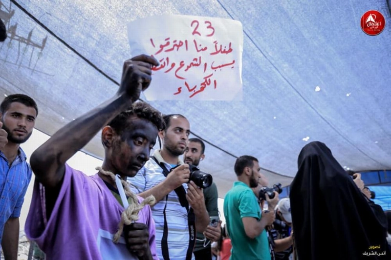 وقفة احتجاجية لأطفال غزة أمام معبر بيت حانون «إيريز» (تويتر)