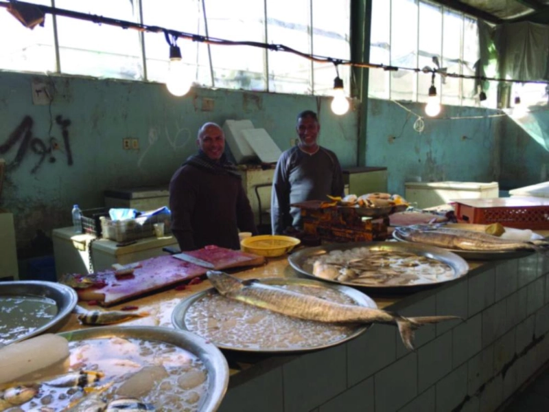 بائعون في سوق السمك (مكة)