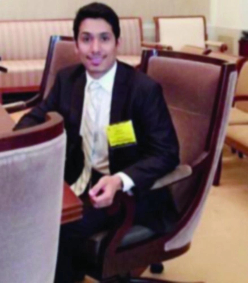 ماجد المزيني خلال تواجده بقاعة الدراسة (تويتر)