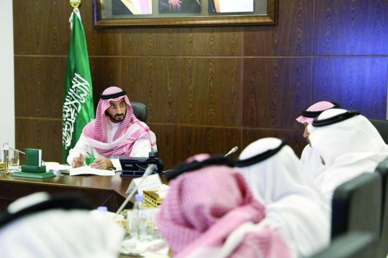 عبدالله بن بندر مترئسا اجتماع اللجنة التنفيذية لوقف الملك عبدالعزيز (واس)