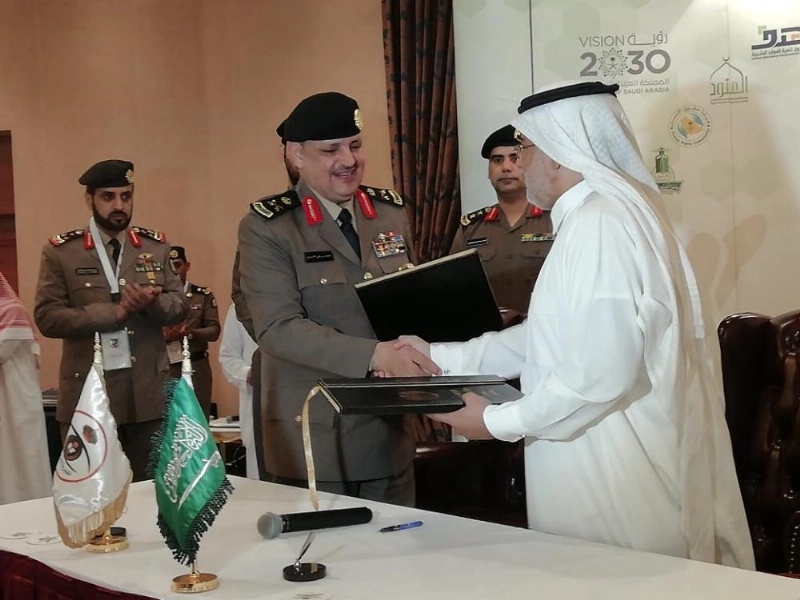 محمد الأسمري عقب توقيع إحدى الشراكات (مكة)