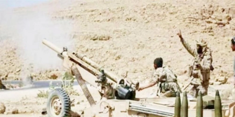 مدفعية الجيش الوطني شنت قصفا مكثفا استهدف مواقع للميليشيا الحوثية (مكة)