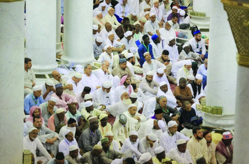 مصلون بالمسجد النبوي (واس)