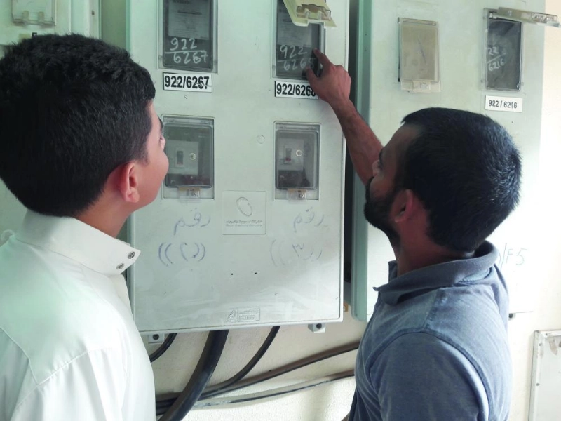 أثناء التأكد من عدادات كهرباء (مكة)