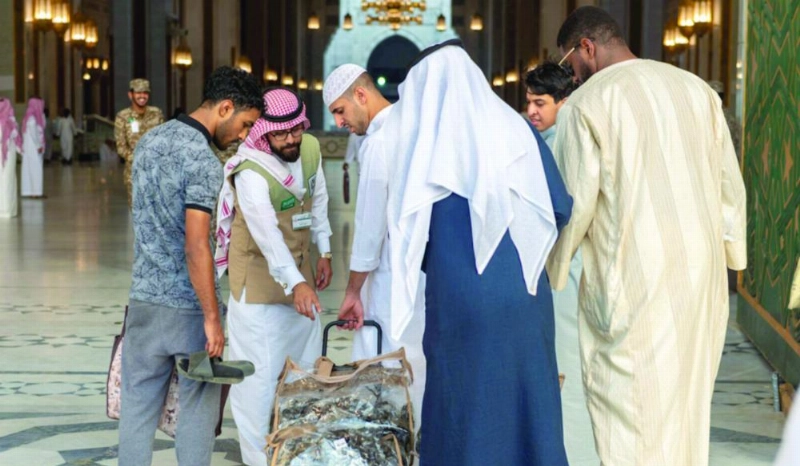 من أعمال ضبط الدخول والخروج إلى الحرم المكي (واس)