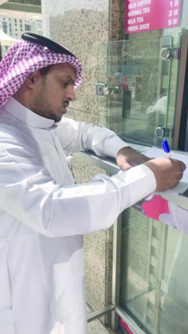 أثناء تسجيل مخالفة لمحل تأجير سيارات (وزارة العمل)