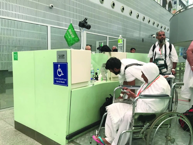 من إجراءات إنهاء دخول الحجاج في مطار الملك عبدالعزيز بجدة (مكة)