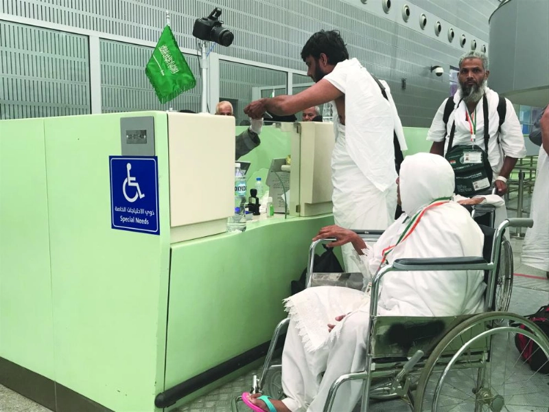 من إجراءات إنهاء دخول الحجاج في مطار الملك عبدالعزيز بجدة (مكة)