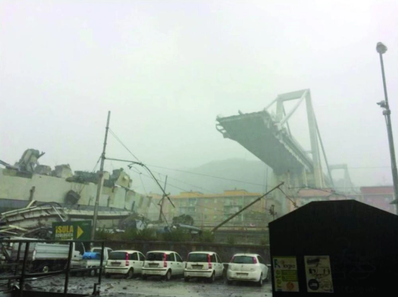 HANDOUT - A video grap shows the collapsed Morandi motorway bridge, in Genoa, Italy, 14 August 2018. Eleven people have been confirmed dead after the collapse of a motorway bridge in the Italian city of Genoa. Photo: -/Polizia di Stato/dpa - ACHTUNG: Nur zur redaktionellen Verwendung und nur mit vollstنndiger Nennung des vorstehenden Credits