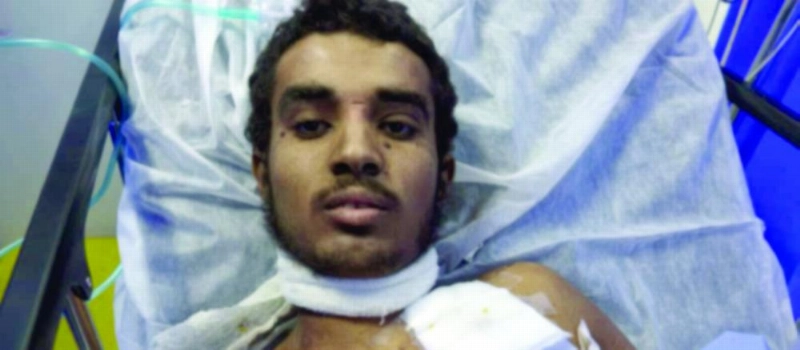 جريح حوثي تركه الانقلابيون ينزف ليومين (المركز الإعلامي للمنطقة العسكرية الخامسة)