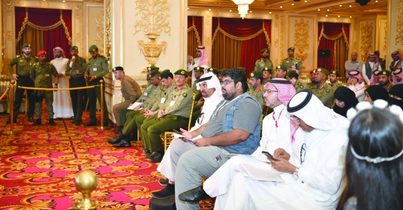 إعلاميون خلال حضورهم المؤتمر الصحفي أمس (مكة)
