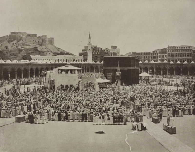 منظر للمسجد الحرام أثناء أداء صلاة الجمعة