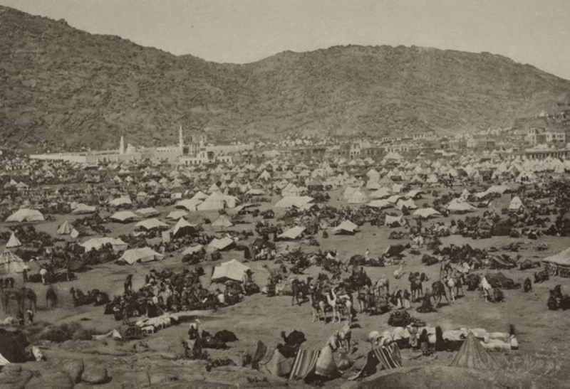 الجزء الغربي من وادي منى الممتد من الغرب إلى الشرق
أثناء موسم الحج