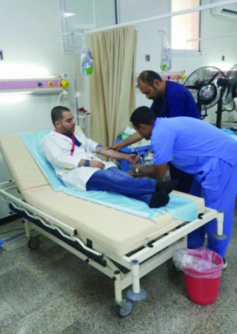 متبرع بالدم في أحد المراكز (واس)