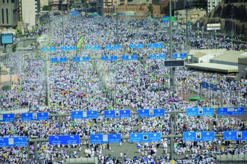 حجاج يغادرون منشأة الجمرات بعد الرمي (ياسر بخش)