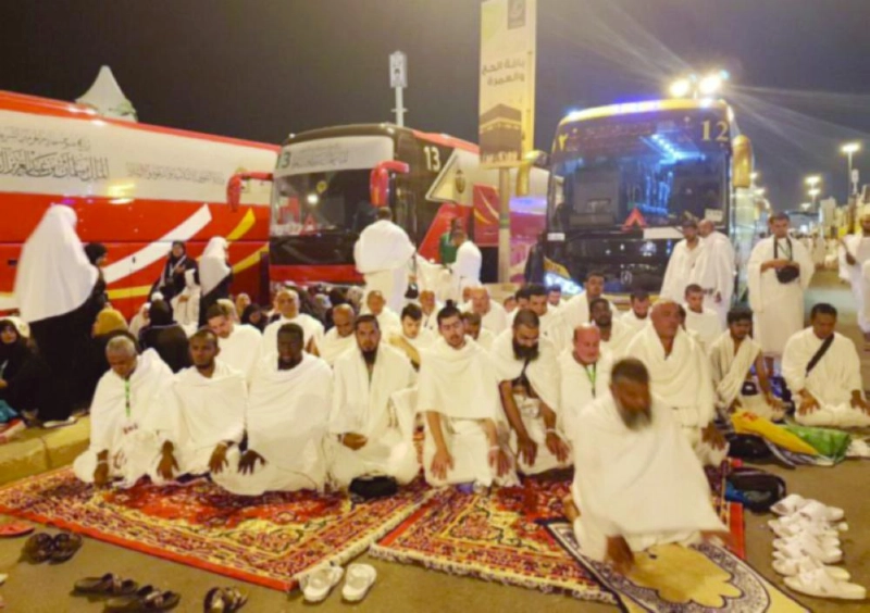 من تفويج حجاج ضيوف برنامج خادم الحرمين من عرفات إلى مزدلفة (واس)