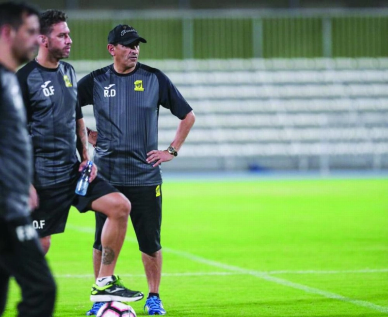 دياز خلال تدريبات الاتحاد استعدادا لمباراة الوصل غدا (مكة)