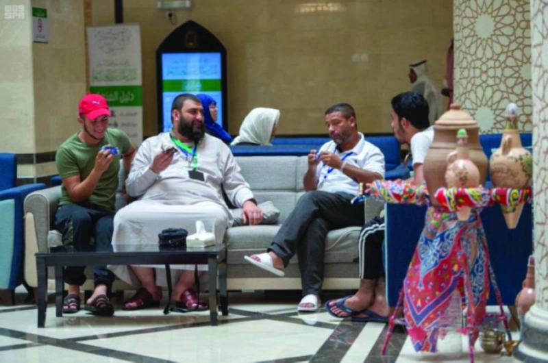 حجاج من أسر وشهداء فلسطين (واس)