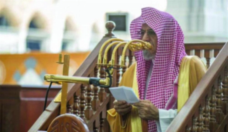 صالح بن حميد يخطب في المسجد الحرام (واس)