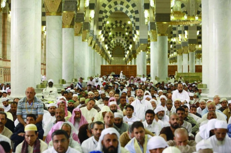 من صلاة الجمعة في المسجد النبوي (واس)