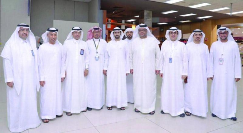 عدد من الحجاج الإماراتيين خلال مغادرتهم (واس)