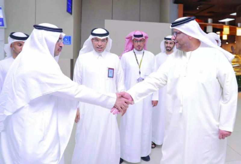 عدد من الحجاج الإماراتيين خلال مغادرتهم (واس)