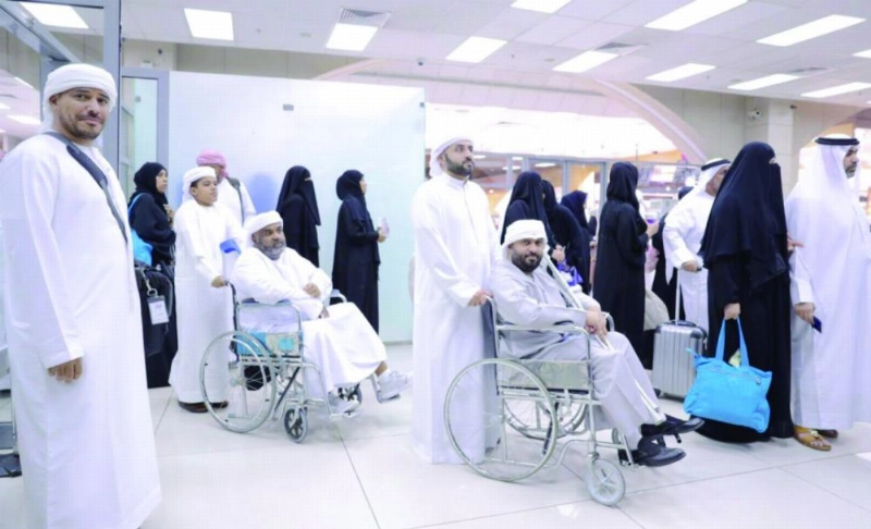 عدد من الحجاج الإماراتيين خلال مغادرتهم (واس)