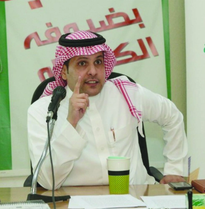 الثميري متحدثا بنادي الرياض الأدبي (مكة)