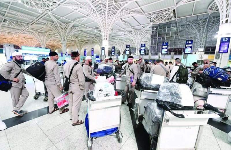 حجاج في مطار المدينة مغادرين إلى بلدانهم (واس)