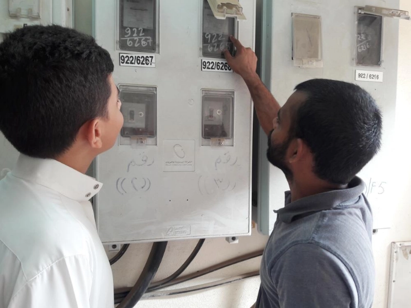 أثناء قراءة عدادات كهرباء (مكة)