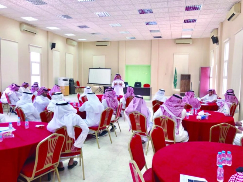 من اللقاء الأول لمشرفي النشاط الطلابي أمس (مكة)