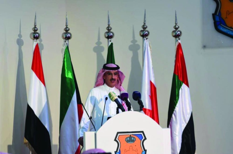 منصور المنصور متحدثا في المؤتمر (واس)