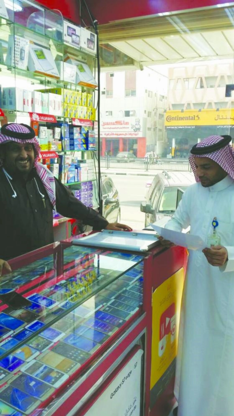 من حملات متابعة التوطين (وزارة العمل)