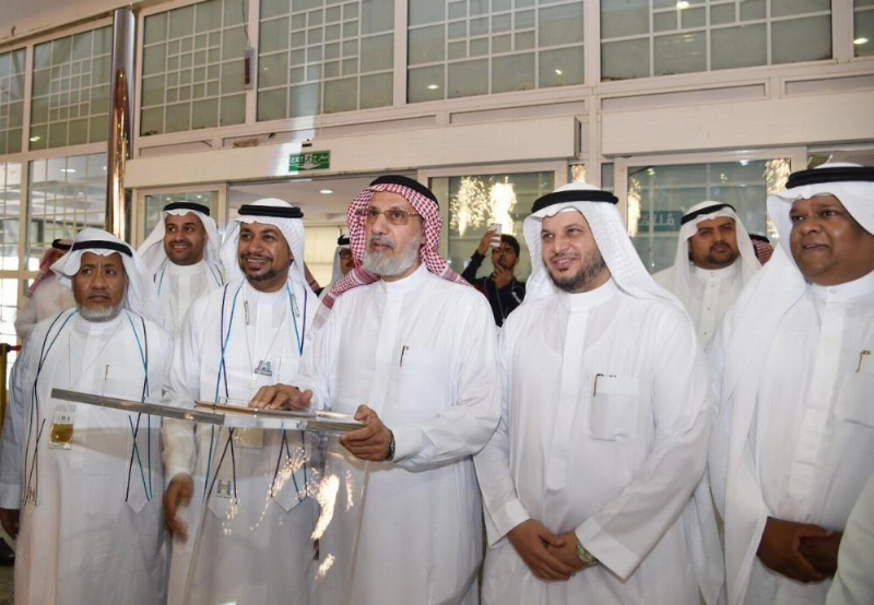 عبدالله بافيل خلال إطلاقه بوابة المستقبل أمس (مكة)
