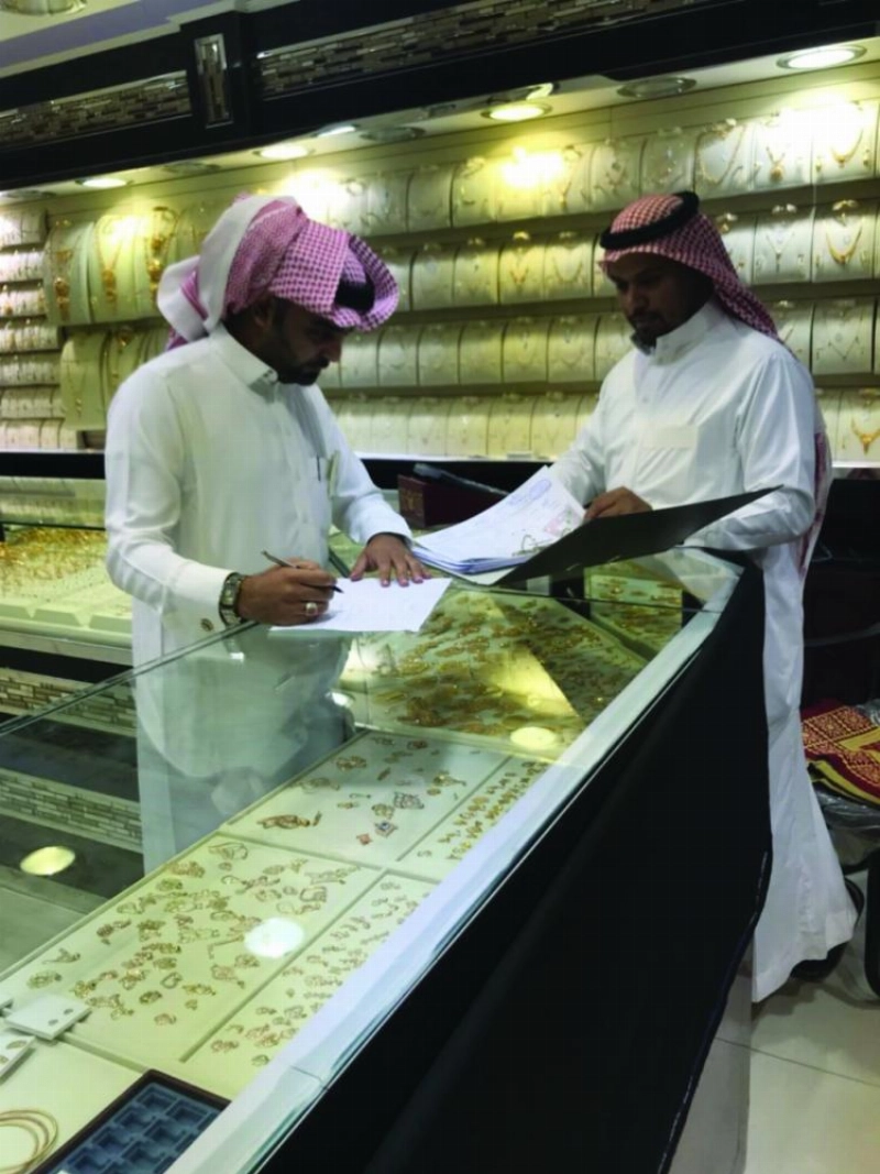 جولات على محلات الذهب (وزارة العمل)