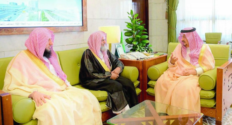 فيصل بن بندر خلال الاستقبال (واس)