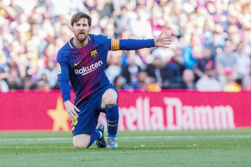ميسي في إحدى مباريات برشلونة (مكة)