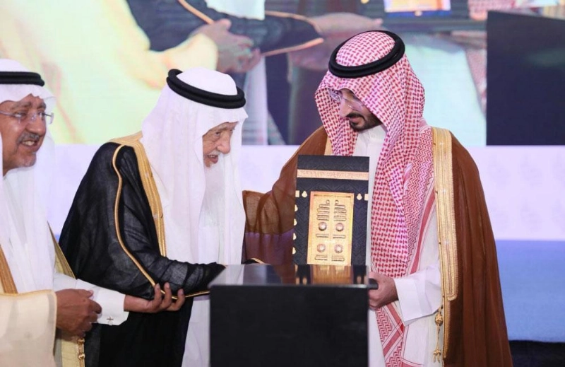 عبد الله بن بندر خلال تكريم الفائزين (واس)