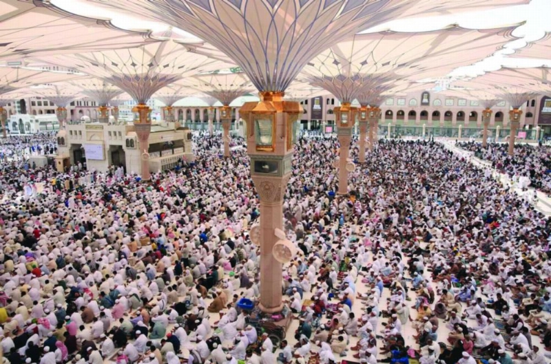 من صلاة الجمعة في الحرم النبوي (واس)
