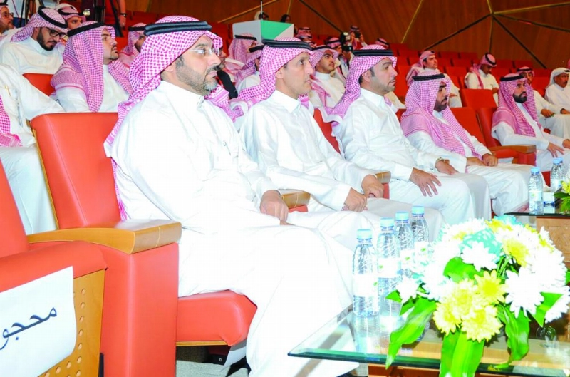 ماجد الحقيل يتوسط الحضور (واس)