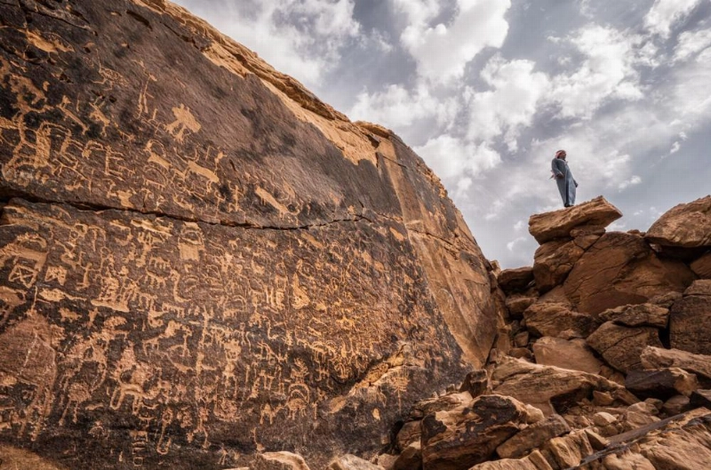 نقوش على جبال جنوب الرياض (مكة)