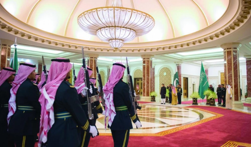 من مراسم الاستقبال الرسمية