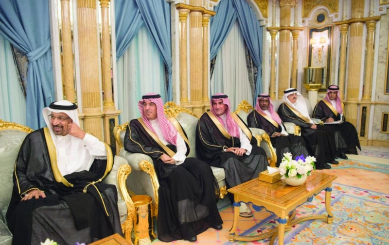 وزراء ومستشارون خلال اللقاء (واس)